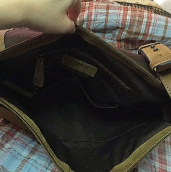 Frye messenger bag Last One - Picture 5 of 8